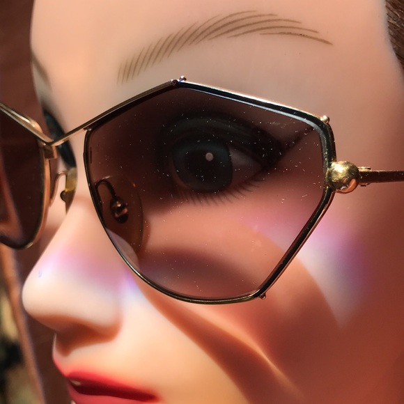 Paloma Picasso sunglass frames in gold and black. Add your own lenses! Prescript - Picture 3 of 11